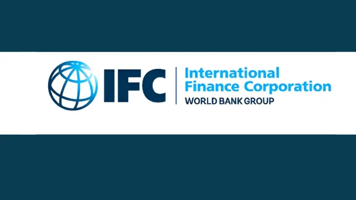 IFC deepened its partnership with Ghanaian owned conglomerate LMI Holdings to expand clean energy generation for businesses in two of the country’s special industrial zones through the construction of the largest private-sector-led, utility-scale solar project in West Africa.