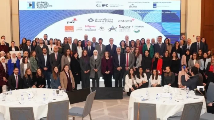 Private sector employers who lead the way in advancing gender equality and women’s empowerment in the workplace were recognized today at Jordan’s first-ever Diversity Trailblazers Awards ceremony in Amman. These awards were established by IFC in collaboration with the Amman Stock Exchange (ASE) and in partnership with the Kingdom of the Netherlands. They aim to increase women’s participation in the workforce and improve their growth opportunities by identifying private sector champions who are diversifying their workforce, supporting women throughout various life stages, and advancing them into leadership positions.